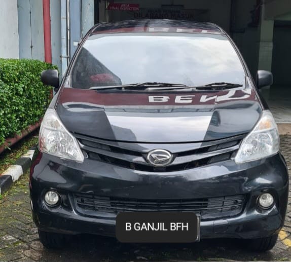 Xenia R Hitam-002